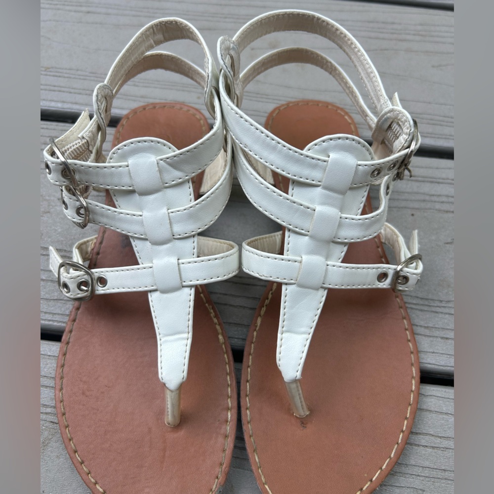 Women's White Strappy T-Post Sandals with Buckle Accent